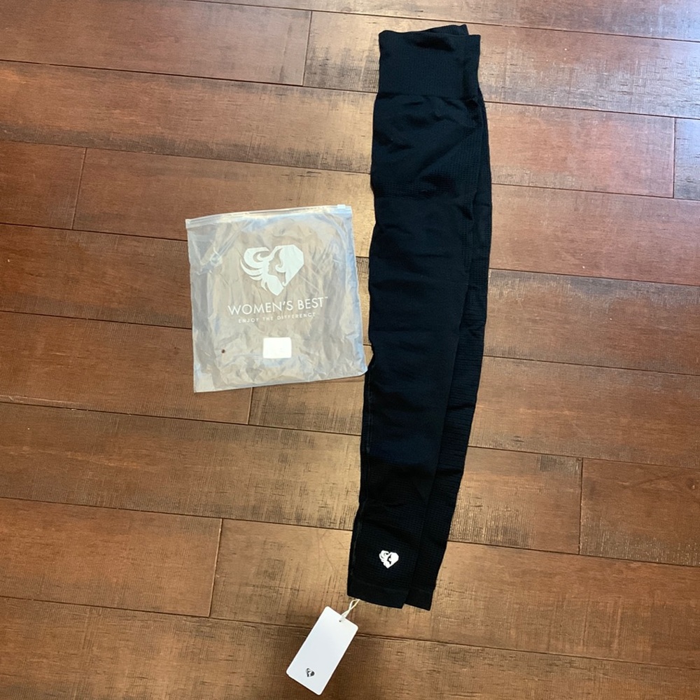 Womens Best yoga pants black size small never worn